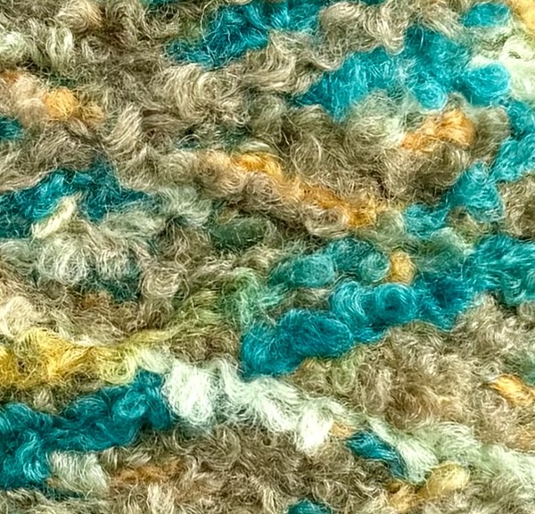 Corallo Bouclé 240m/100g – Merino Extrafine und Seide mit Elastan Oliv-Türkis Melange